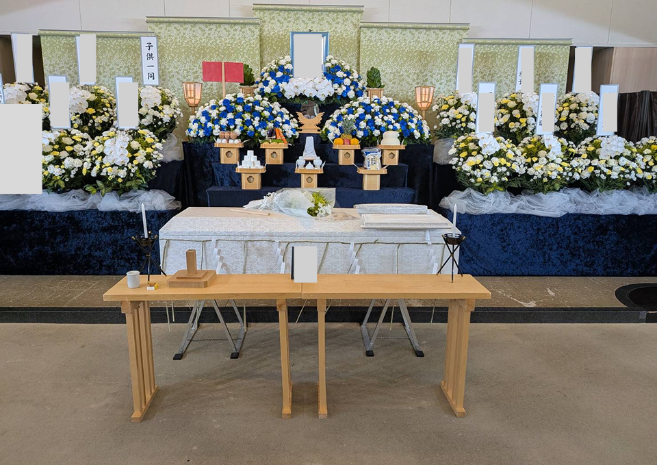 朝霞市葬儀社アトラスの一日葬の祭壇写真